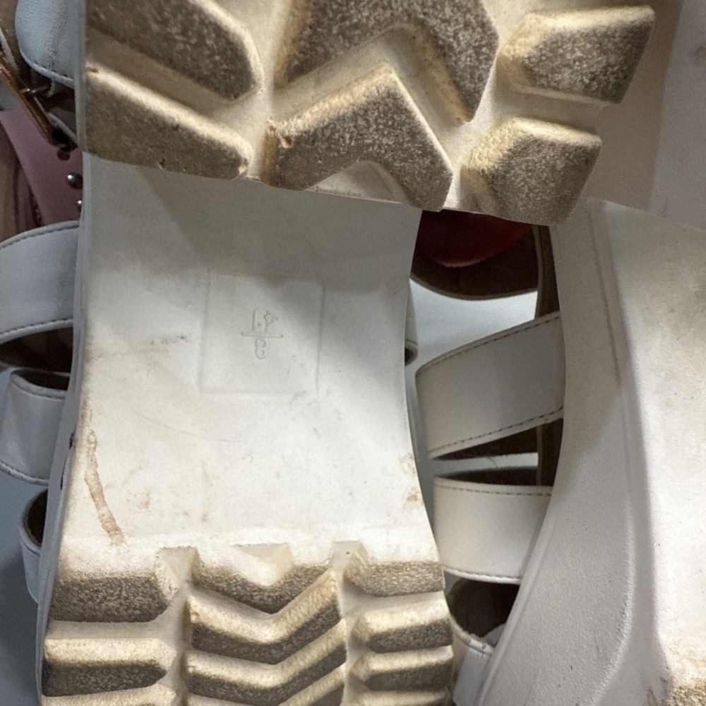 Koi Footwear White Strappy Chunky Heel Platform Sandal Size 8 - Picture 10 of 10